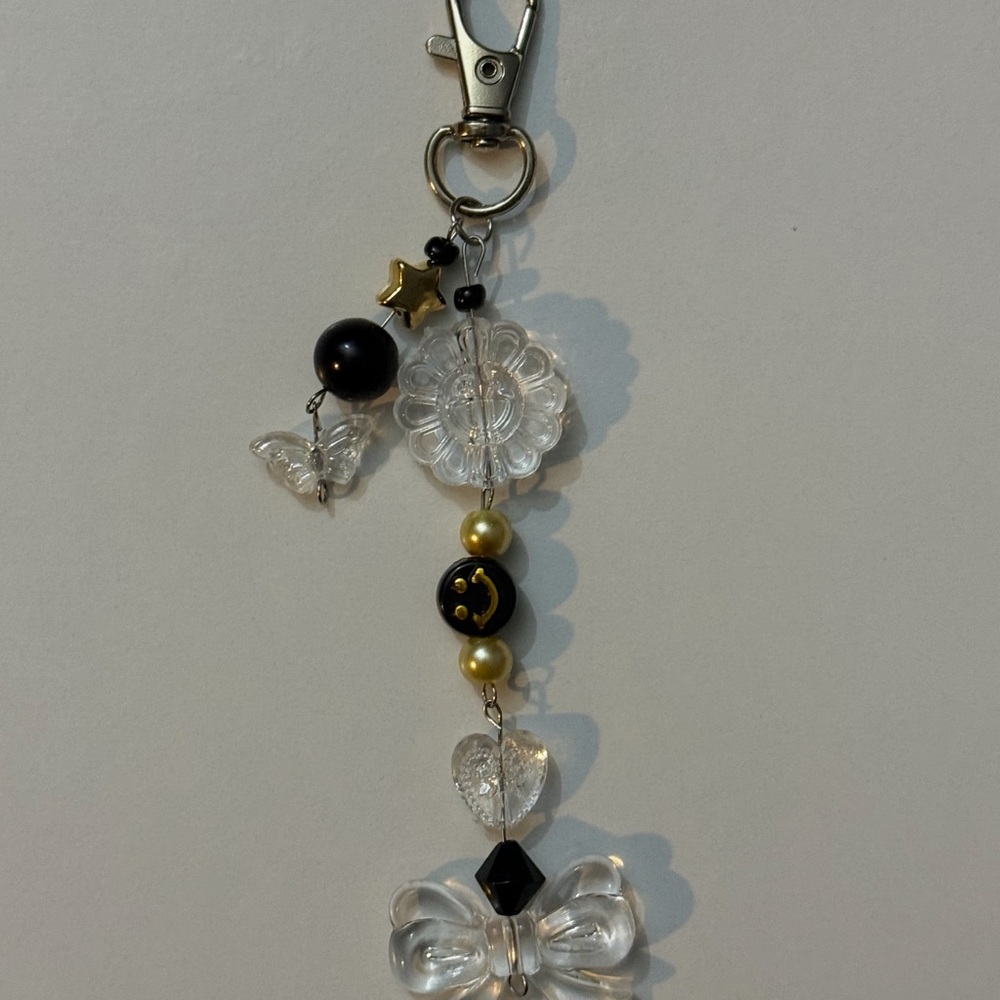 Elegant Black and Gold Keychain Accessory